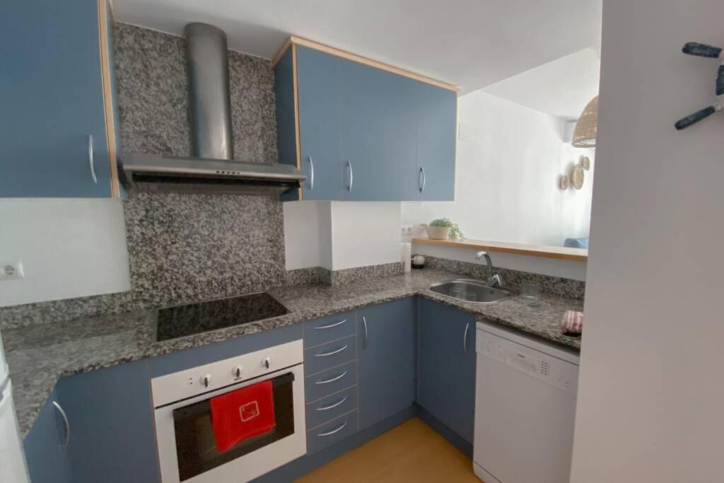 Blue Marina - Terraza, Piscina Y Wifi Gratis Apartment Roses Luaran gambar