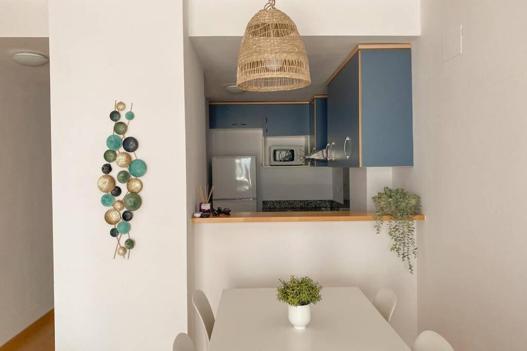 Blue Marina - Terraza, Piscina Y Wifi Gratis Apartment Roses Luaran gambar