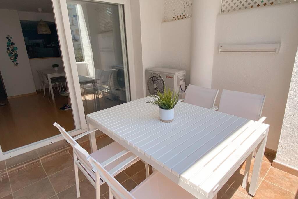 Blue Marina - Terraza, Piscina Y Wifi Gratis Apartment Roses Luaran gambar